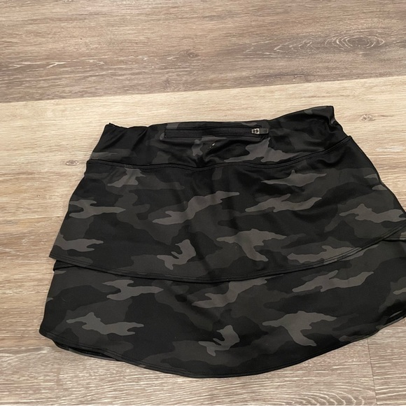 Athleta girl Lux Camo Swing Skort XXL EUC - Picture 2 of 3
